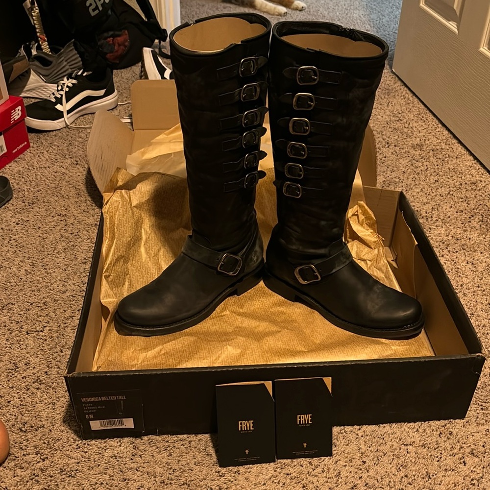 Women’s Frye boots size 8